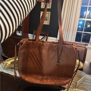Elegant Tan Leather Shoulder Bag